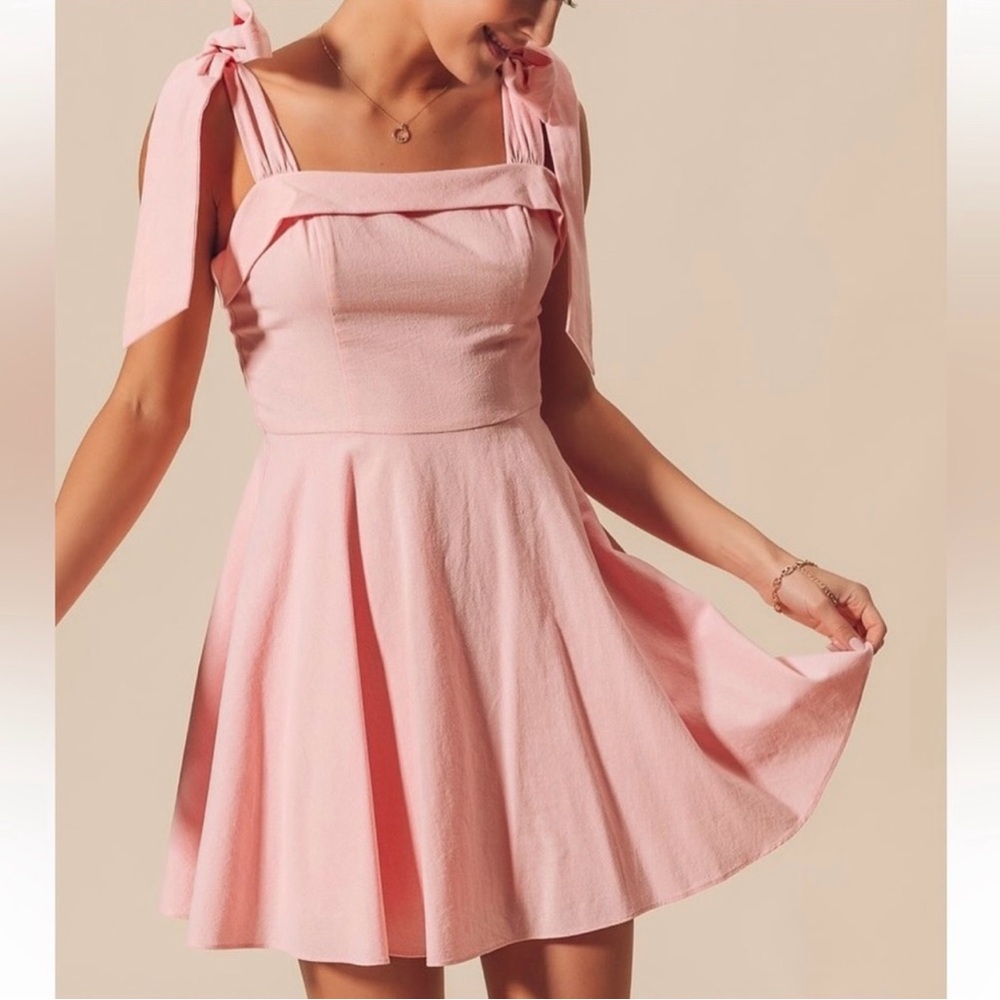 Elegant Pink Sleeveless Dress